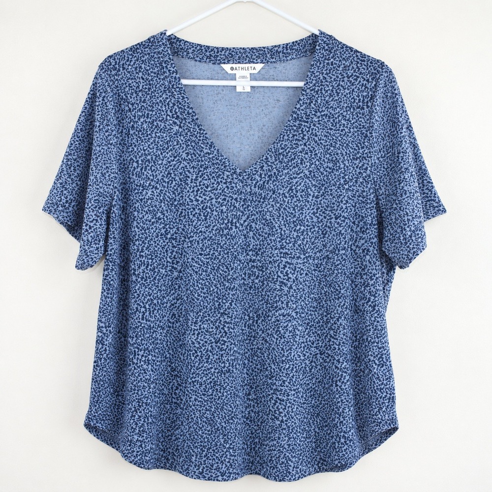 Athleta Breezy Scoop V Neck Tee Blue Animal Print Short Sleeve Top Large NWT